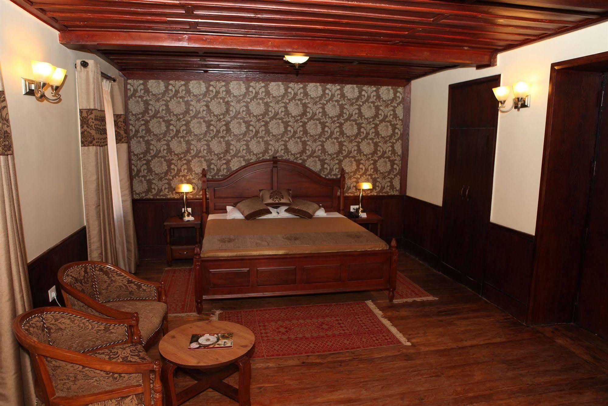 Chevron Fairhavens, Nainital Hotel Bagian luar foto